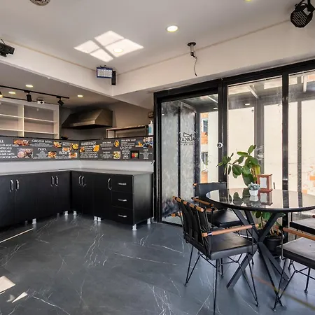 York House Отель