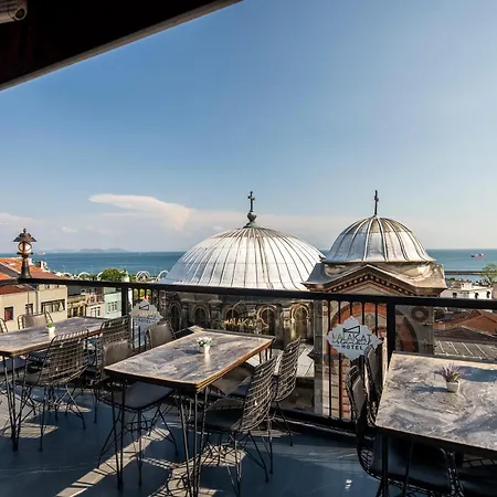 York House Отель *